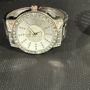 Elegant Silver Women's Watch with Crystal Accents